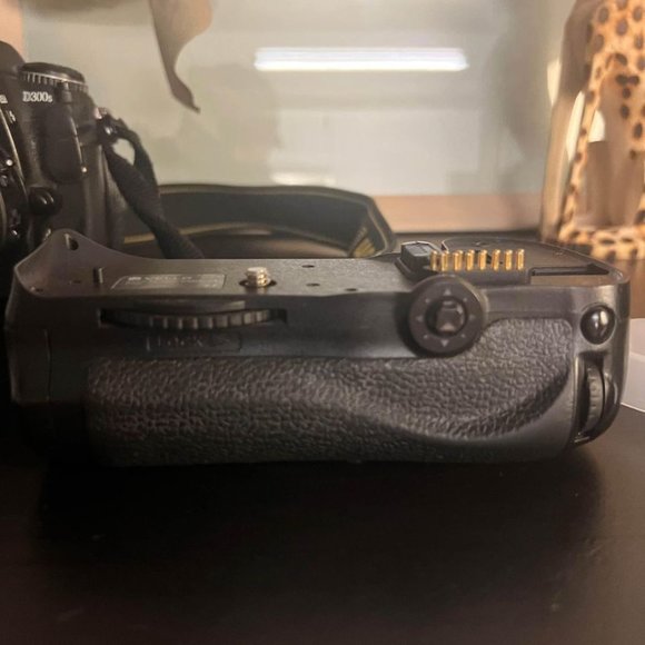 Nikon D300S Camera Bundle - Picture 5 of 7